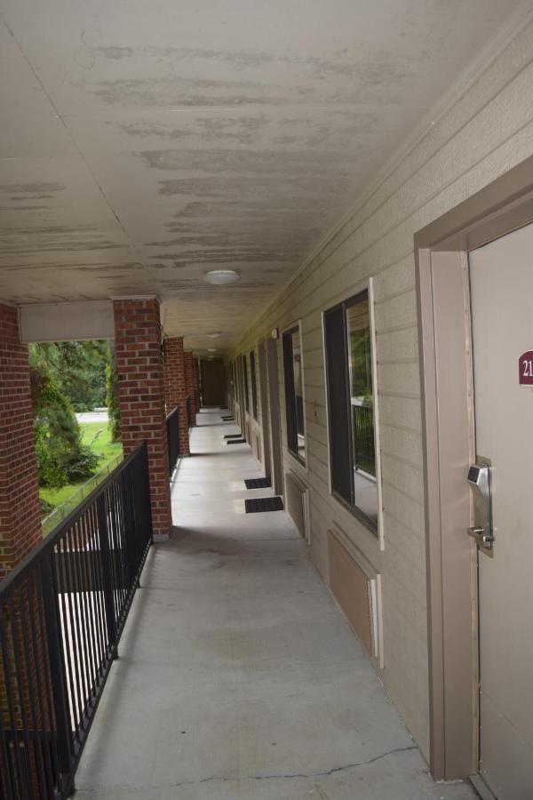 Value Inn - Livonia Exterior photo